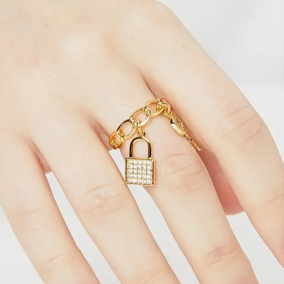 Gold tone Lock and Key Adjustable ring - Picture 6 of 6